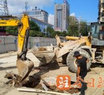 操逼免费网站视频高温下的坚守｜道路建设者用汗水铺就畅通路